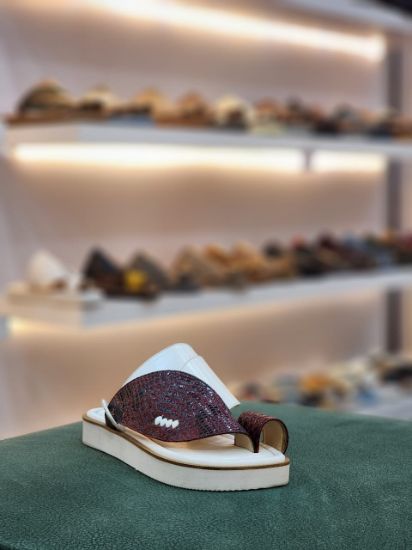 صورة شرقي جلد تمساح مديل